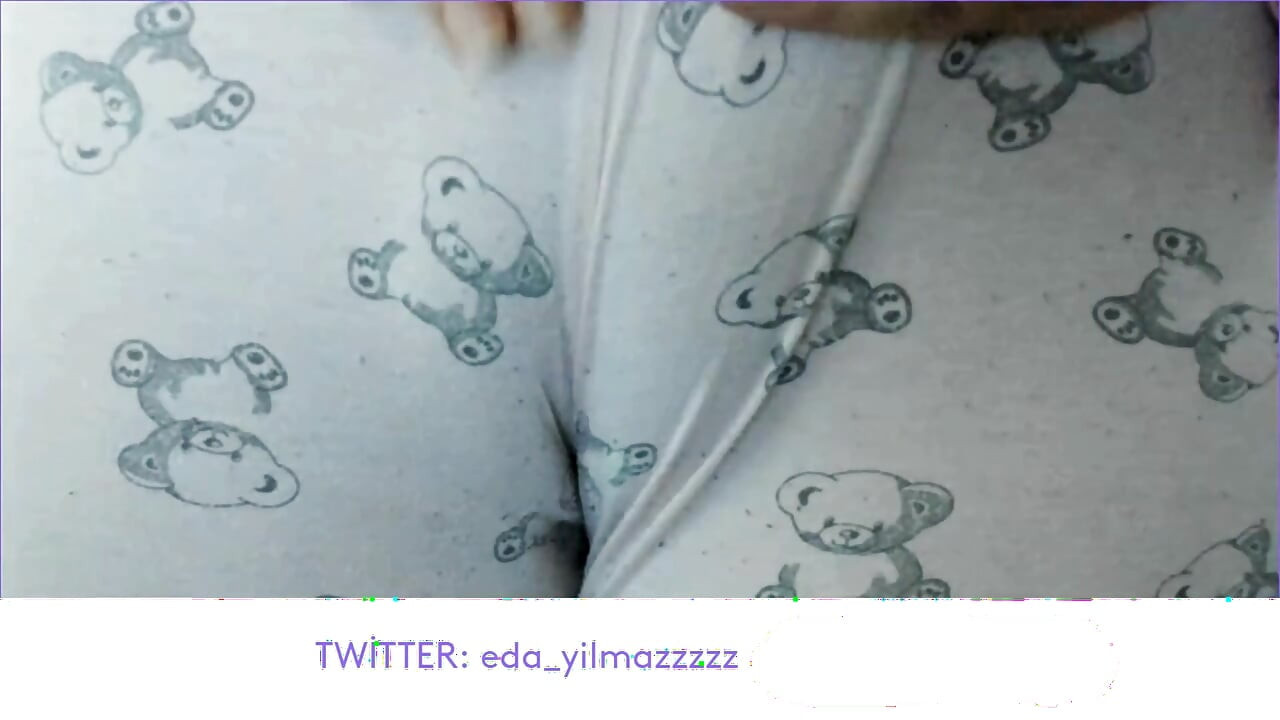 CAMELTOE- SWOLLEN PUSSY- MASTURBATE WITH PAJAMAS