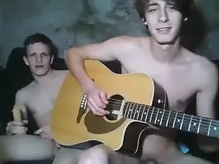 THREE STRAIGHT FRIENDS BATE AND BLOW ON CAM