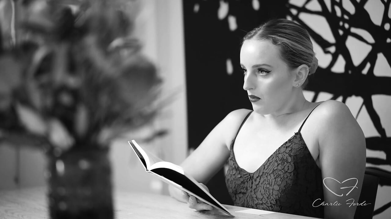 Ode to Hysterical Literature เนื้อเรื่อง charlie forde, amber moore