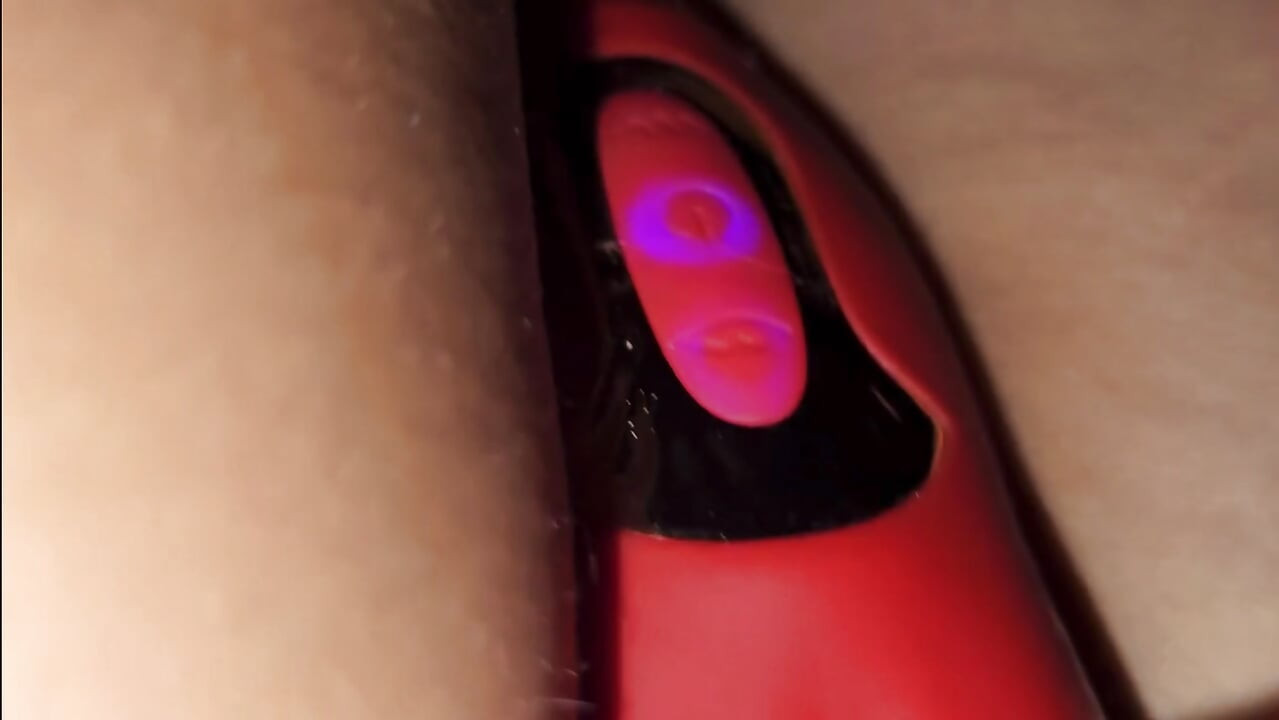 Powerful toy that eats, my pussy, it reached heaven and gives me an orgasm