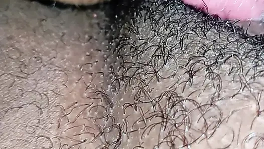 Brandneue bbw gibt die muschi in der favela-hütte.