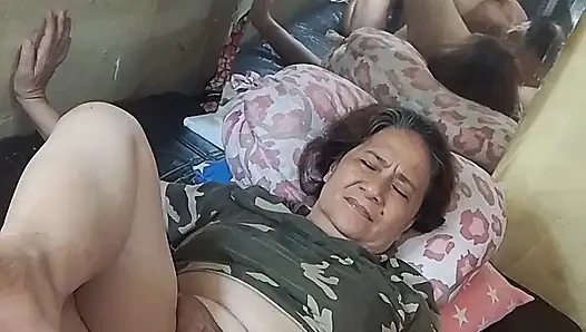 Istriku bilang kenapa kamu adalah pemakan memek terbaikmu adalah pemakan memek yang luar biasa.