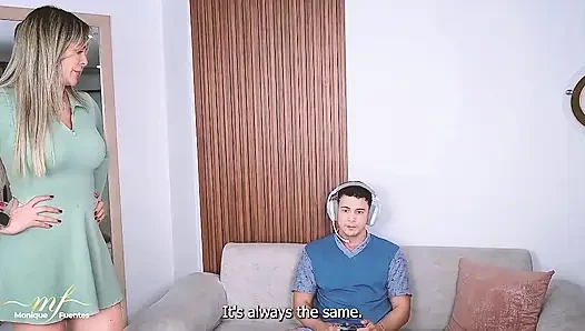 Deneyimsiz üvey oğul sapık üvey annesi tarafından korunmasız sikiliyor - monique fuentes ve lian grey