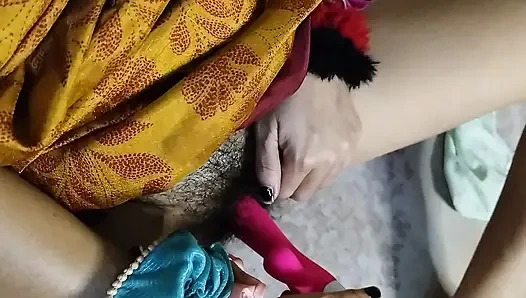 Bhabhi steckte sexzeug in muschi ein und nahm muschisaft heraus