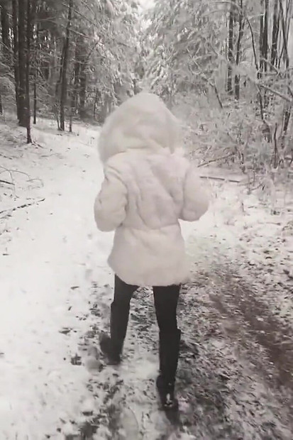 Vidjeli su nas u šumi dok pušim kurac, morao sam svršiti kod kuće