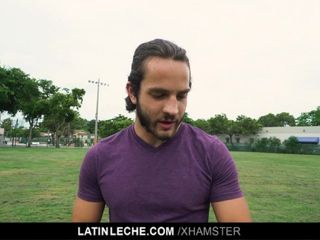 Latinleche - semental de fútbol heterosexual gay por pago