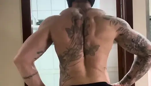 Bu parçalanmış vücut üzerinde çok çalıştı