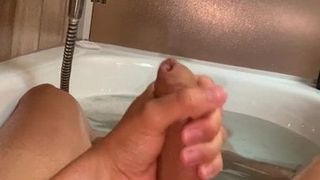 Meu pau goza no banho