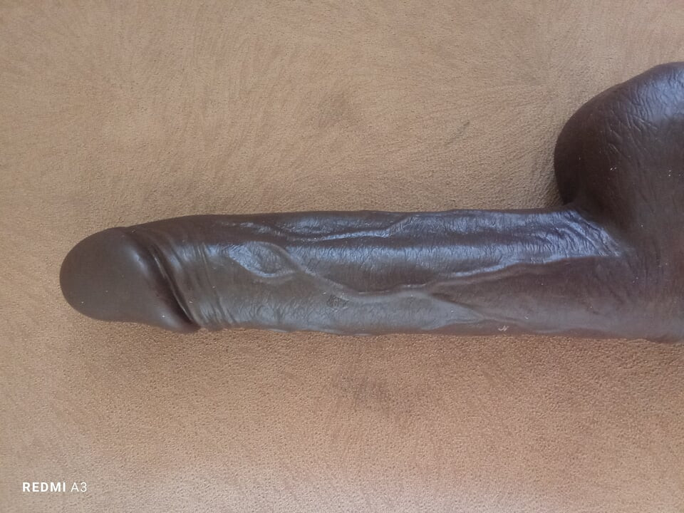 Veliki crni afrički dildo kao kurac