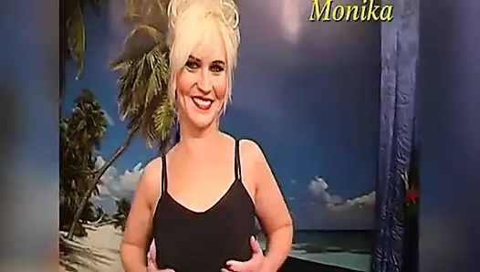 Tante seksi rambut pirang lagi asik fisting memek beceknya, fingering pantat dan muncrat kayak pelacur jalang