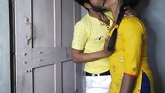 Индийская девушка дези занимается жестким сексом с пареньком
