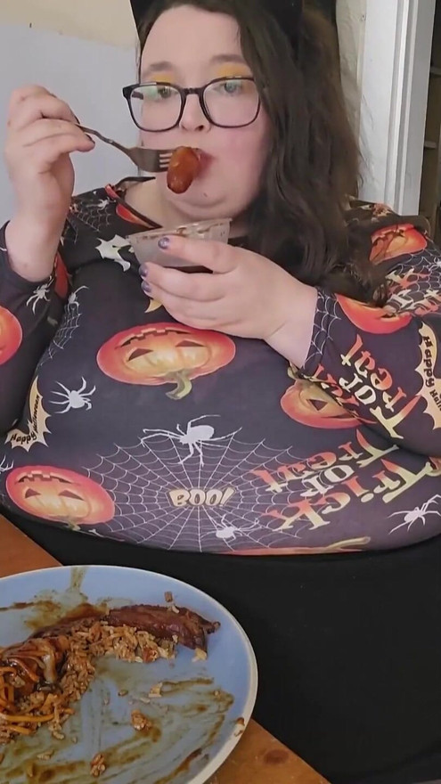 SSBBW Spooky Chinese Stuffing