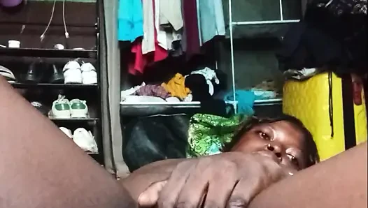 Virginia memek tebal hitam sangat basah dan berair