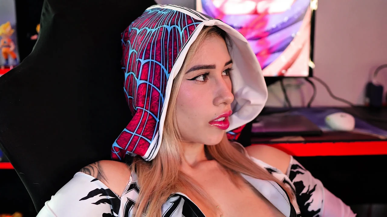 Latina Tests Her New Toy with Her Boyfriend - Svakom Echo 2 Real Review