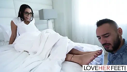 Ботанистая латина Madison Wilde обожает жестко