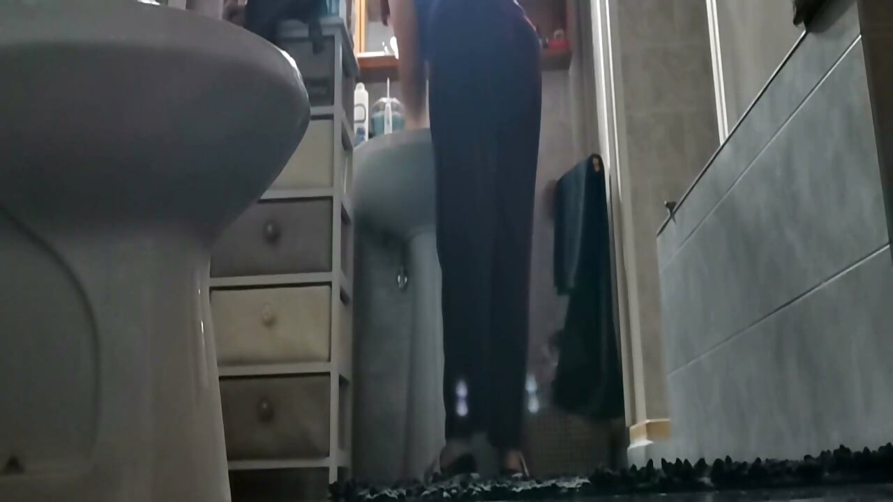 Camera on the Floor, Huge Ass and Sound Farts