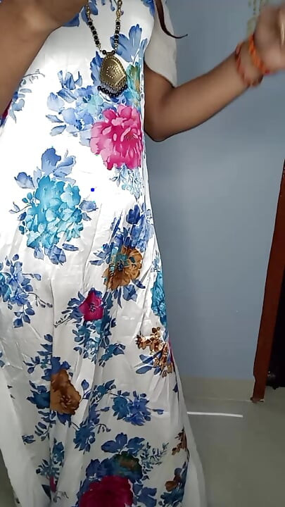 Sauteli mammi seksi saatan gaun aur bra painti