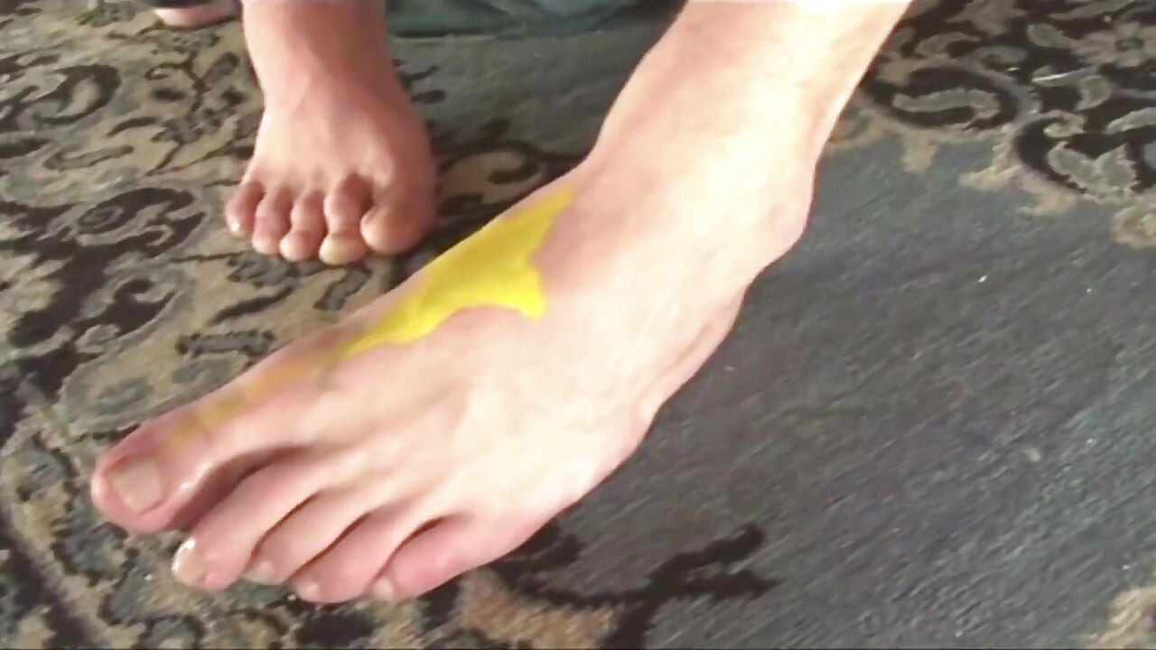 Video exclusivo a pelo: trío con follada anal junto con chicos amantes de los pies
