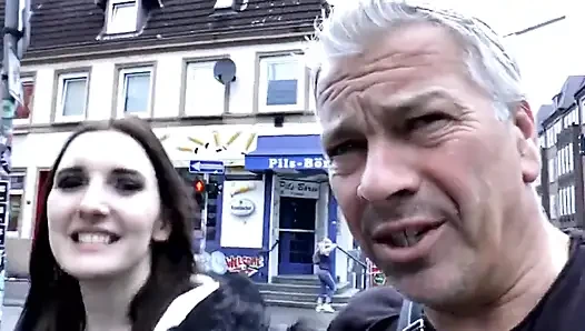 Karavanda yaşlı ve genç domalma