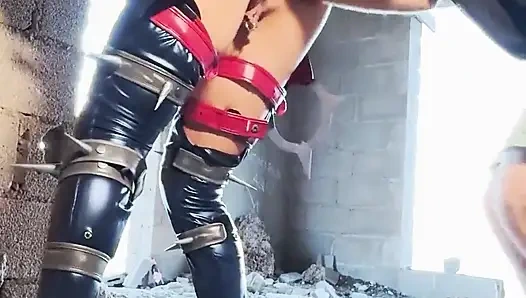 Coslpay açık havada çift anal yumruk sokma