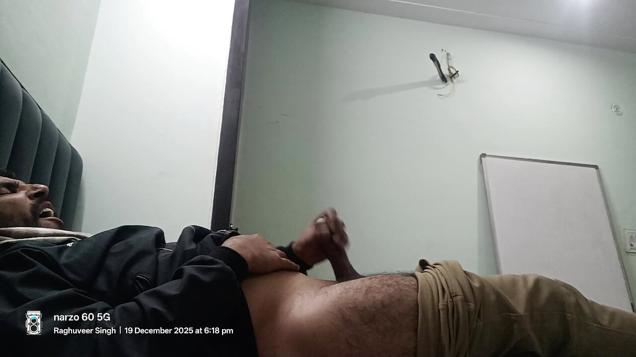 Индийски полицай и армейски офицер правят секс в гората, част I