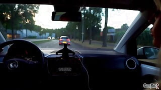 2 blonde Belanda panas memeriksa berkongkek di tempat awam