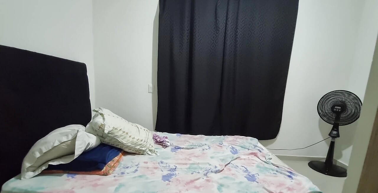 Milf heeft seks zonder condoom met een man van Tinder
