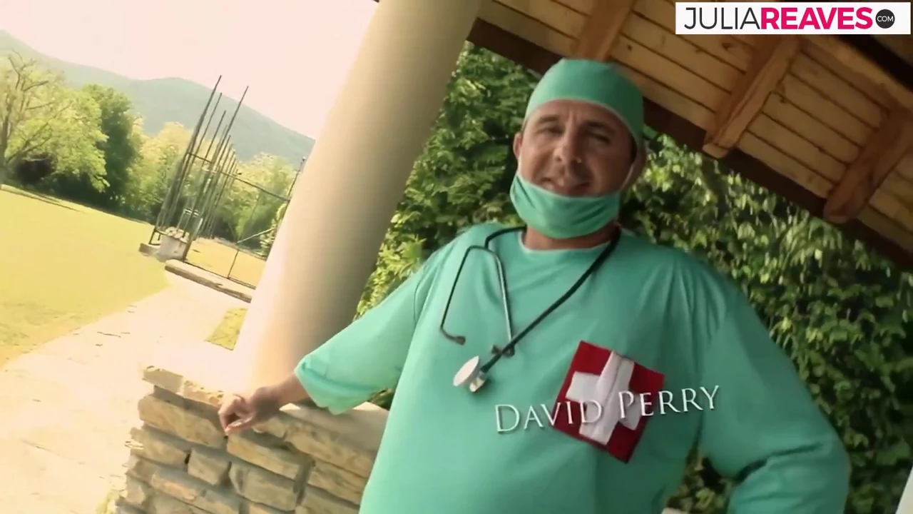 Sarışın kız doktorla anal seks yapıyor