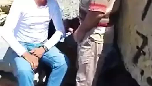 gay algerie de boumerdes  passif suce un vieux dans la plage