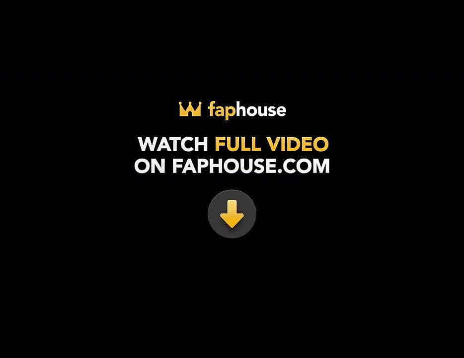 Винтажная телочка со старомодной прической снимает ее сексуальное нижнее белье