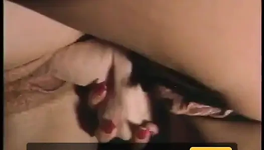 Luxuriöses blondes kÃ1/4ken mit tollen titten bekommt zwei schwänze in alle ihre löcher