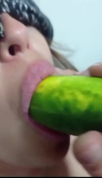 CUCUMBER MASTURBATION – Short amateur homemade POV video.