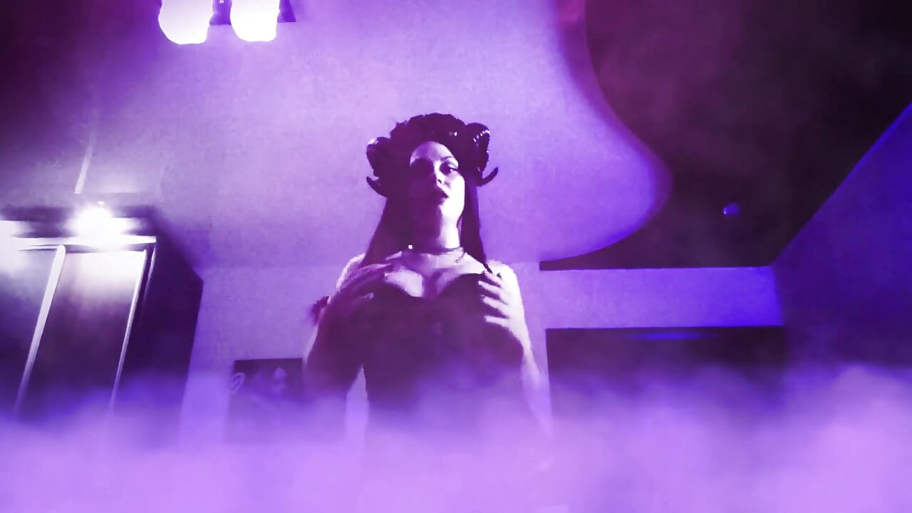 Dangerous sexy body seduction from succubus! I will get your soul today and you will be my slave forever!