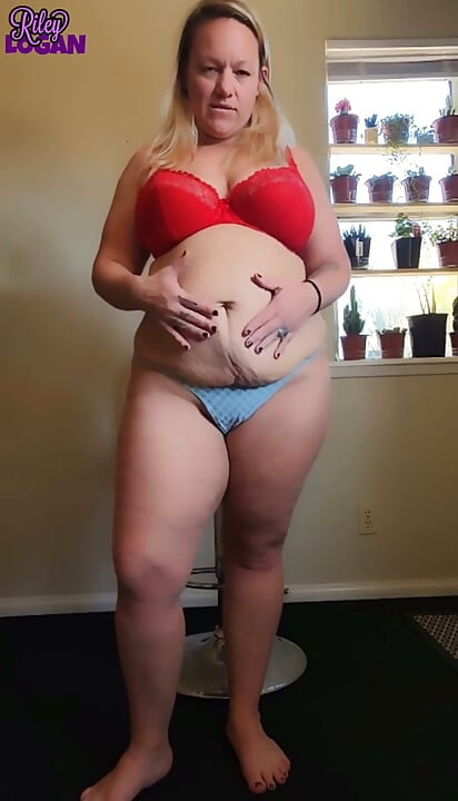Riley Logan Self Degradation Fat Girl Body Shame and Bonus Epic Twerk