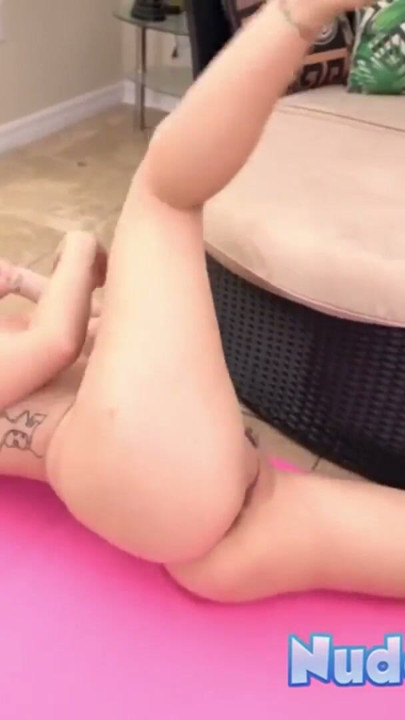 Big Natural Tits Babe Penelope Kay Nude Yoga And Fingering | Clip 2