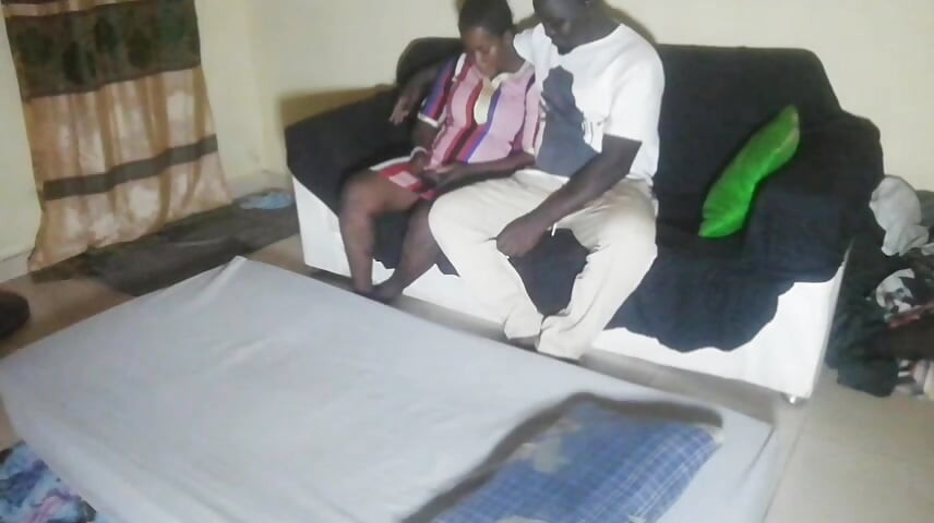 अधिक जानने के लिए अपने शिक्षक के घर पर एक छात्र