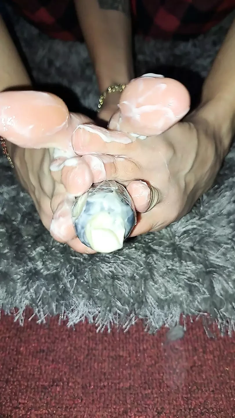 Lavoro con i piedi con una milf mora sexy