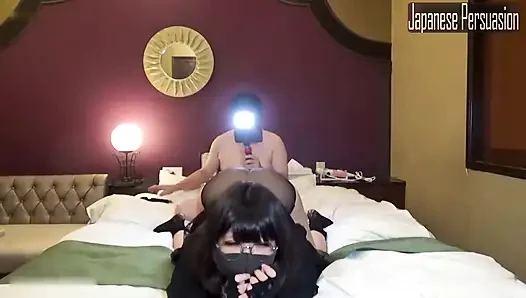 Devilish glasses schönheit, getränktes verlangen führt zu rohem sex und tiefem creampie-finish