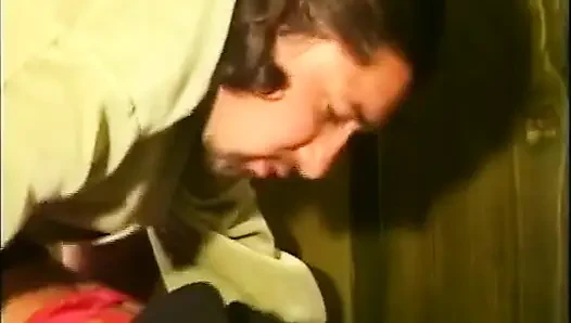 Siyah çoraplı alman hatun anal sikiliyor