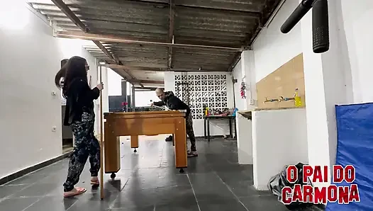 Играю в бильярд, оставляя Bad Melli голой
