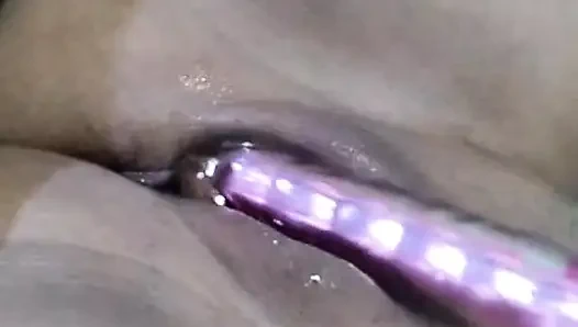 Мексиканская жена показывает и мастурбирует дилдо в первый раз (полное видео)