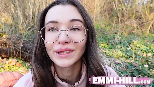 Skinny girl slap her ass outdoor!