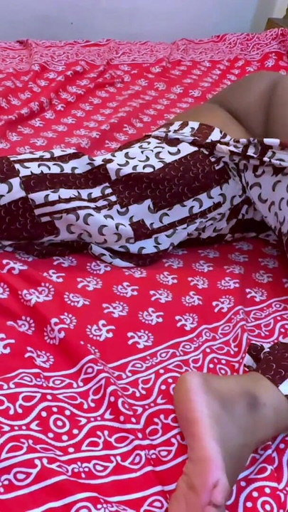 Morate podijeliti trenutak iz "Vruća muslimanka želi analno jebanje od mene! Onda uništim njezinu veliku guzu grubim jebanjem"