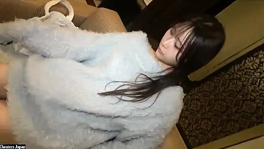 Слегка взволноваженная стажерка-идол