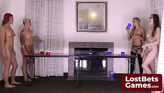 Strip beer pong bareng tyler, tobi, dylan, dan sassy