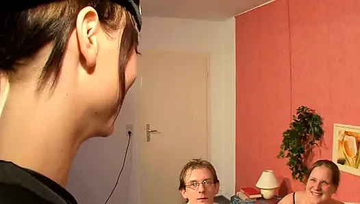 Дикая групповая секс-оргия с горячим лизанием и трахом