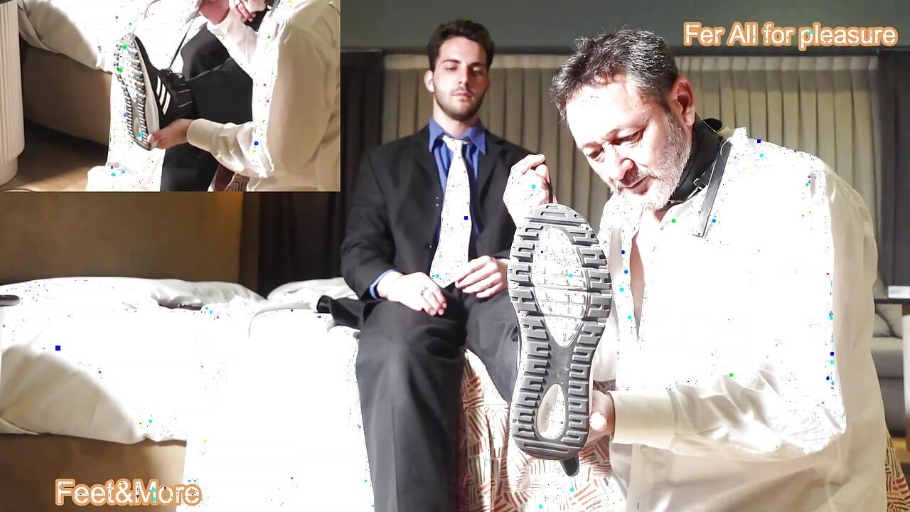 תת-פר סוגד לבוס גרביים שקופות