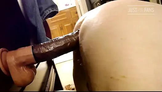 Büyük dildo götümü dolduruyor