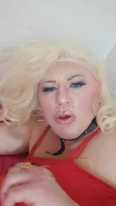 Pretty sissy pluged her pussyasshole with crystal plug