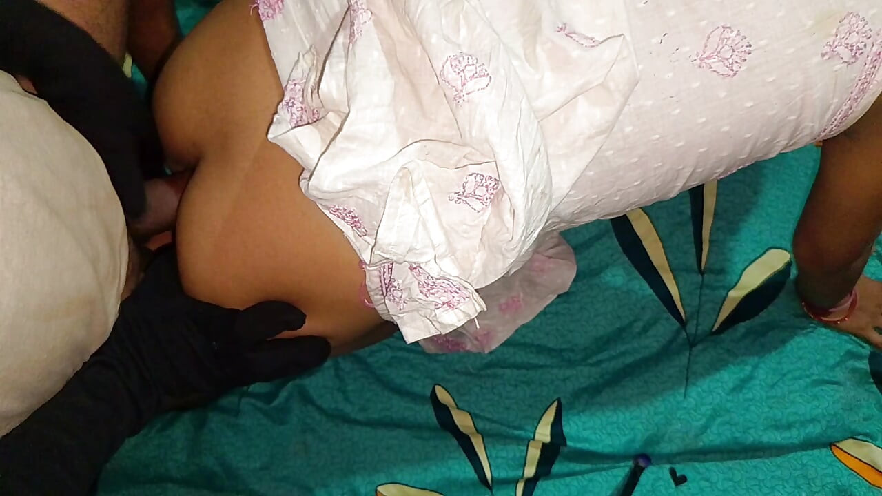 Indian desi hot girl first time gaand sex, local village girl first time xnxx Indian video